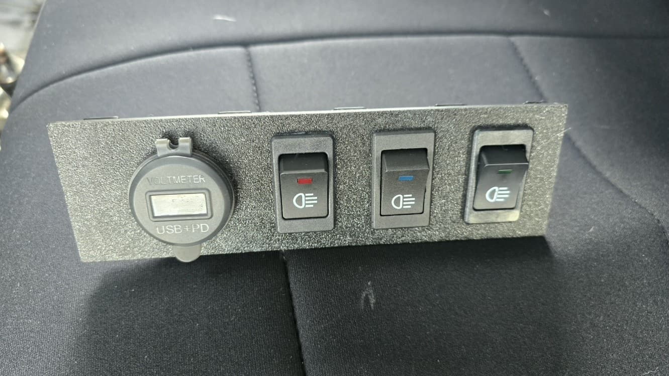 Jeep YJ Radio Delete Panel w/ USB