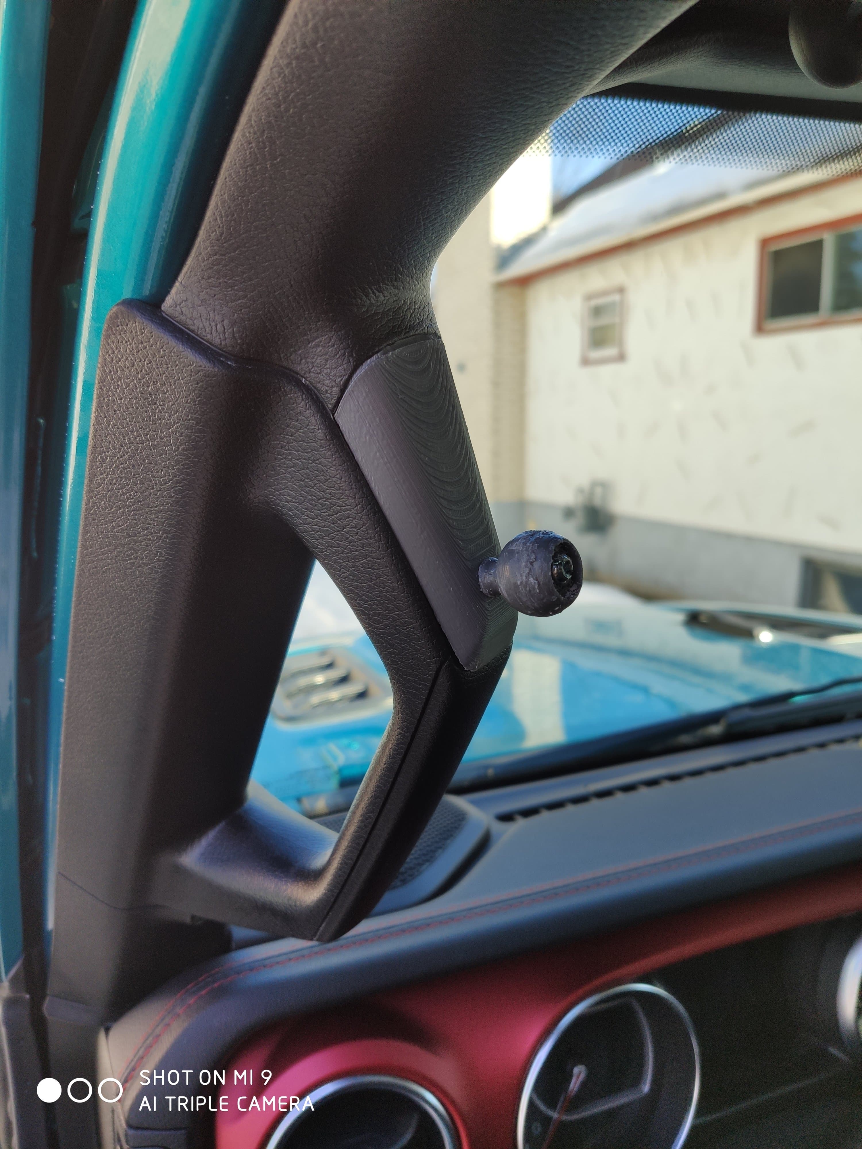 A Pillar Cap with Ball Mount